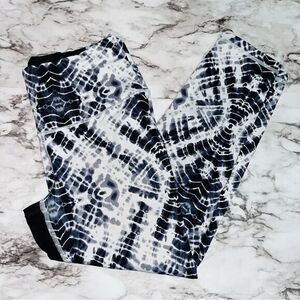 Victoria’s Secret Sport Leggings TieDye Knockout Capri Black Women S Athleisure